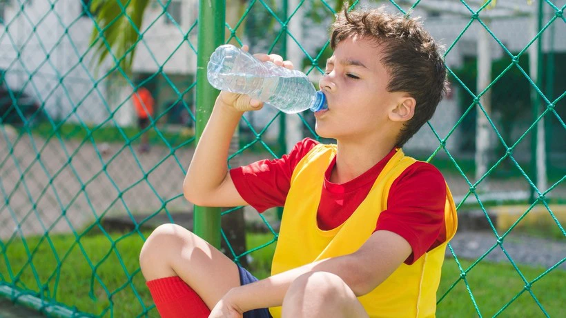 Các biện pháp giúp trẻ vui chơi ngày hè mà không sợ kiệt sức, mất nước